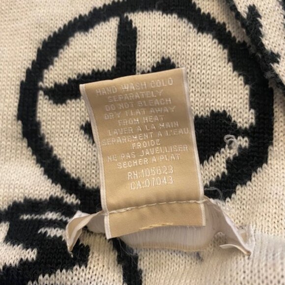 Michael Kors Branded Wool mix scarf. Long tassels - Picture 7 of 7